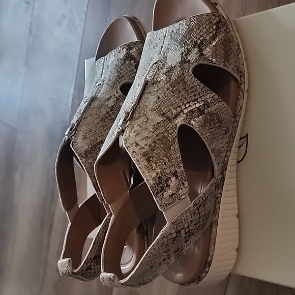 Nuture from dillards NEW sandals - Picture 2 of 8